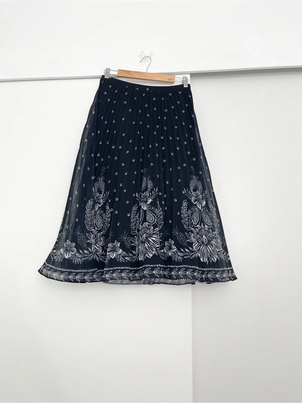 NWOT Farm Rio Floral Pleated Midi Skirt Size Small